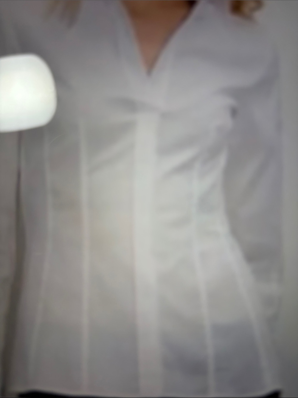 Hugo Boss White women’s dress shirt. Hidden side-zip closure. Spread collar